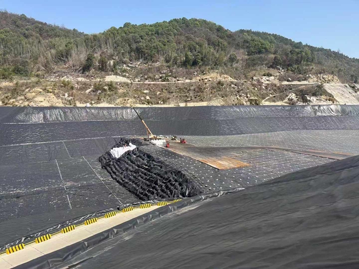 尾矿库边坡防渗施工案例